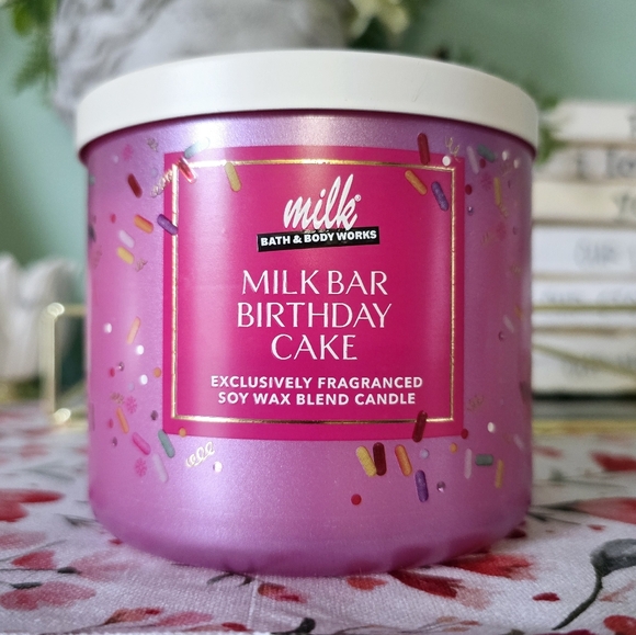 Bath & Body Works Milk Bar Birthday Cake Candle - Picture 1 of 2